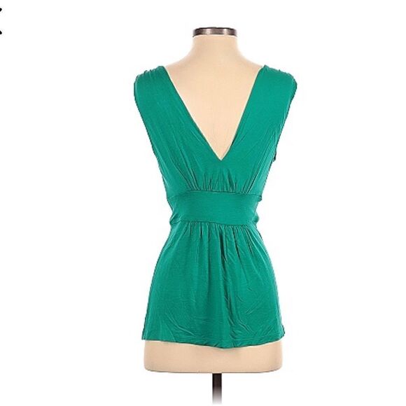 🌟70% OFF🌟 Express Green Tank Top - Picture 2 of 2